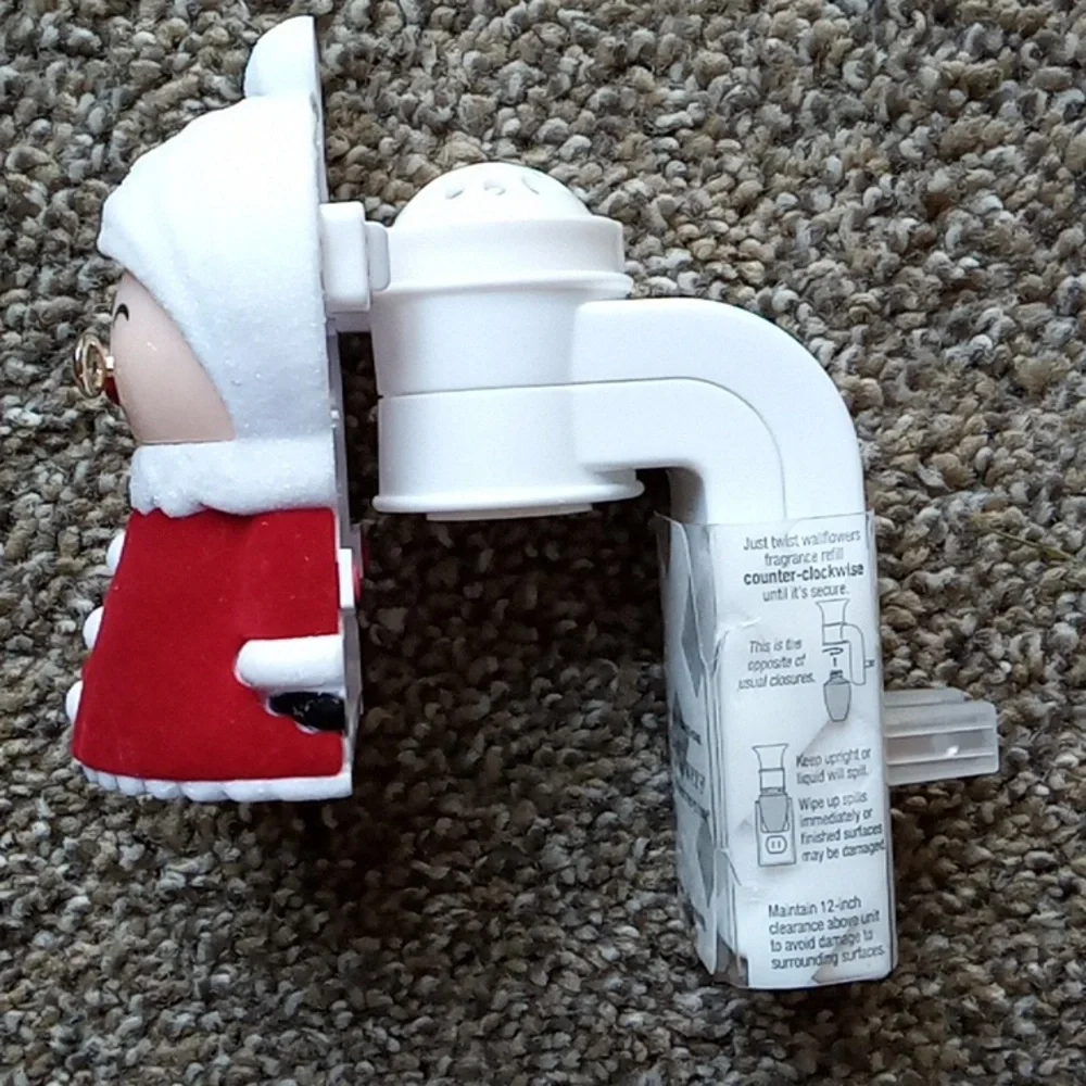 New Bath & Body Works 2023 Mrs Santa Wallflowers Fragrance Plug